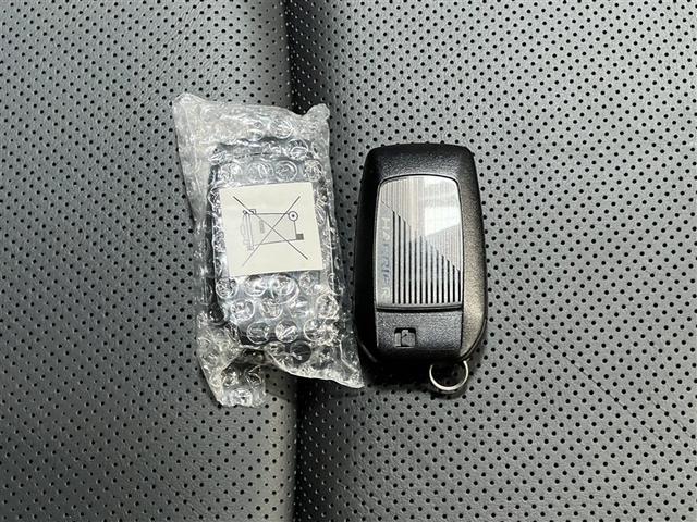 ハリアーハイブリッド Z レザーパッケージ T-Connectナビ 衝突被害軽減ブレーキ ペダル踏み間違い急発進抑制装置 車線逸脱警報 先進ライト デュアル+サイドエアバッグ 全周囲カメラ 横滑防止装置 バックモニター ドライブレコーダー(31枚目)