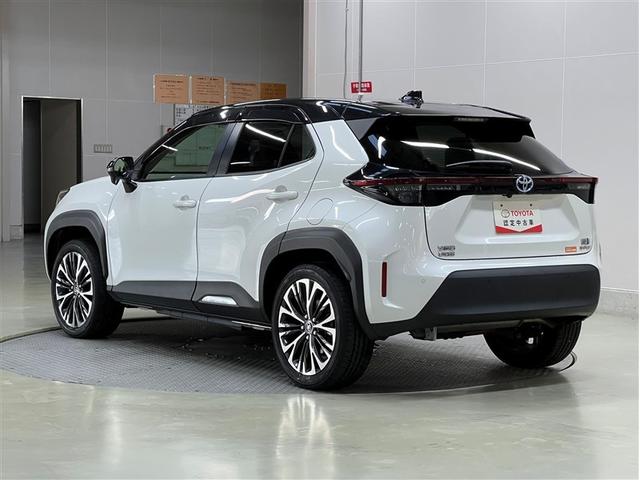 ヤリスクロス ハイブリッドZ 衝突被害軽減ブレーキ ペダル踏み間違い急発進抑制装置 デュアル+サイドエアバッグ ABS 純正アルミホイール モケットシート パワステ パワーウィンドウ(3枚目)