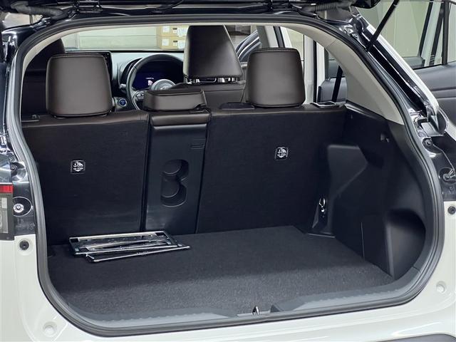 ヤリスクロス ハイブリッドZ 衝突被害軽減ブレーキ ペダル踏み間違い急発進抑制装置 デュアル+サイドエアバッグ ABS 純正アルミホイール モケットシート パワステ パワーウィンドウ(14枚目)