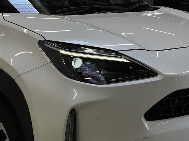 ヤリスクロス ハイブリッドＺ　ＬＥＤヘッドランプ　バックモニター　ブラインドスポットモニター　ドライブレコーダー　Ｔ－Ｃｏｎｎｅｃｔナビ　メディアプレイヤー接続　リアスポイラー　パワーシート　純正アルミ　スマートキ－　ＥＴＣ（6枚目）