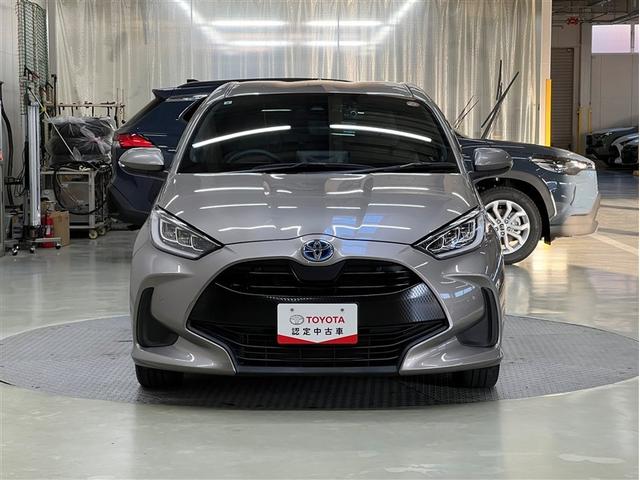 ヤリス ハイブリッドZ LEDヘッドランプ バックモニター ドライブレコーダー T-Connectナビ フルセグ メディアプレイヤー接続 純正アルミ スマートキ- イモビライザー クルーズコントロール ETC ワンオーナー(4枚目)