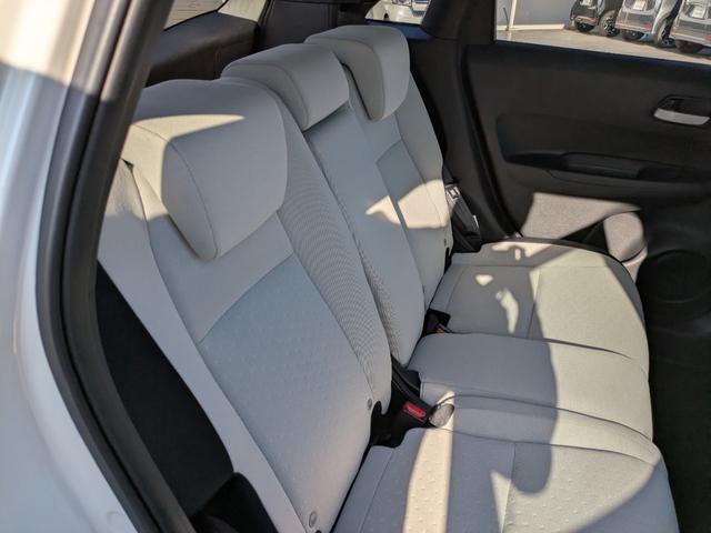 フィット ｅ：ＨＥＶベーシック　ナビ　バックカメラ　ＥＴＣ（3枚目）