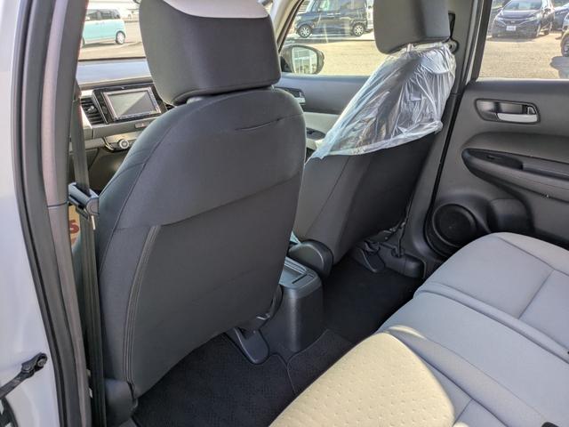 フィット ｅ：ＨＥＶベーシック　ナビ　バックカメラ　ＥＴＣ（4枚目）