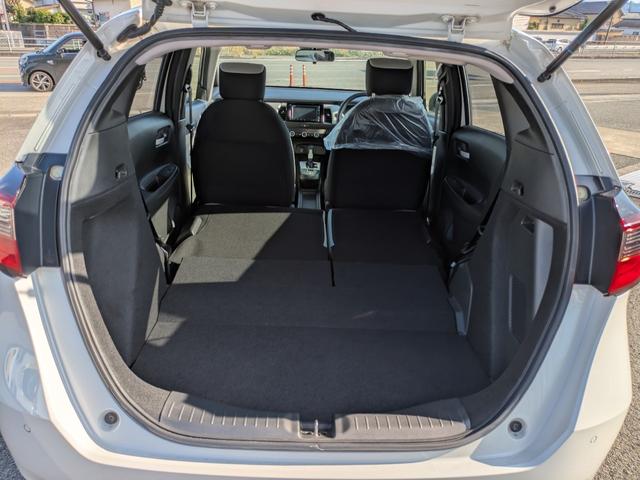 フィット ｅ：ＨＥＶベーシック　ナビ　バックカメラ　ＥＴＣ（6枚目）