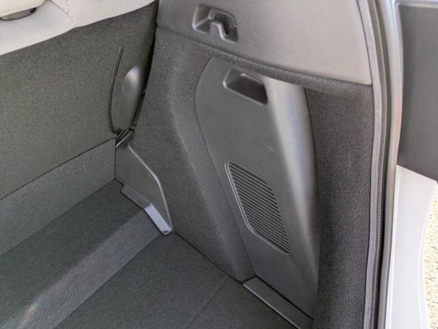 フィット ｅ：ＨＥＶベーシック　ナビ　バックカメラ　ＥＴＣ（7枚目）