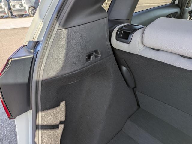 フィット ｅ：ＨＥＶベーシック　ナビ　バックカメラ　ＥＴＣ（8枚目）