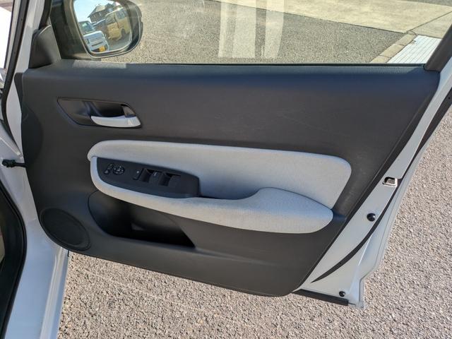 フィット ｅ：ＨＥＶベーシック　ナビ　バックカメラ　ＥＴＣ（32枚目）