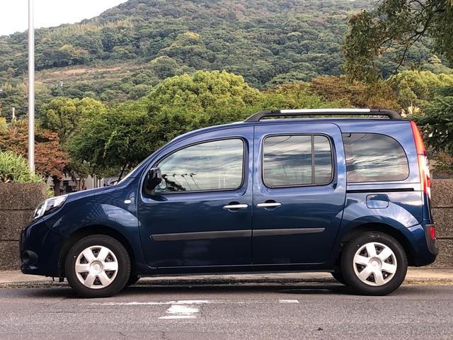 ワンオーナーでディーラーメンテナンスされていたカングーは目立つキズや凹み無く艶も有り、走行距離は少し多めですが丁寧に扱われていたのが伺える、とてもきれいで程度良い車両です。車検も長くＲ９年９月まで！