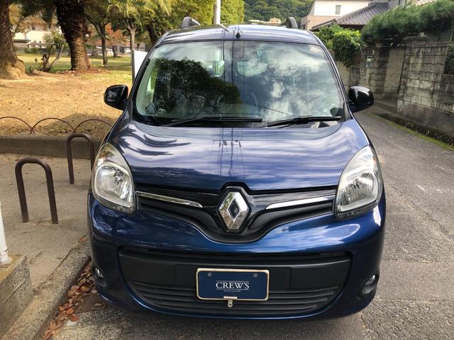 ルノー顔のフロントマスク。安心のディーラーメンテナンスと車検長くＲ９年９月までございます。