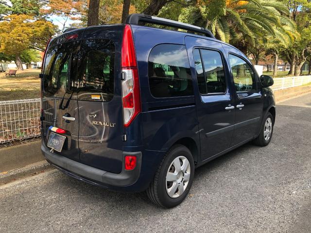 人も荷物もたくさん積める背高スタイルですが、さすがバカンスの国フランス車、直進性・高速安定性も優れています。