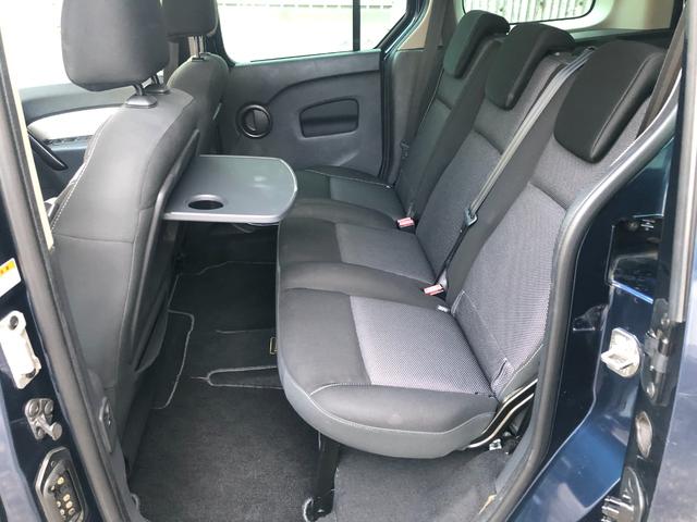 使用感少ないきれいなリアシート