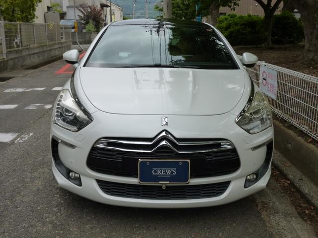 ＤＳ５ シック　赤革クラブレザーシート（電動・ヒーター付）　ガラスルーフ　スマートキー　バック・サイドカメラ　ドライブレコーダー　キセノンライト　クルコン　ＥＴＣ　ディーラーメンテナンス車　法人ワンオーナー　禁煙車（4枚目）