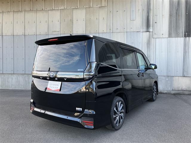 ヴォクシー ハイブリッドS-Z フルセグ メモリーナビ DVD再生 バックカメラ 衝突被害軽減システム ETC 両側電動スライド LEDヘッドランプ 乗車定員7人 3列シート ワンオーナー(4枚目)