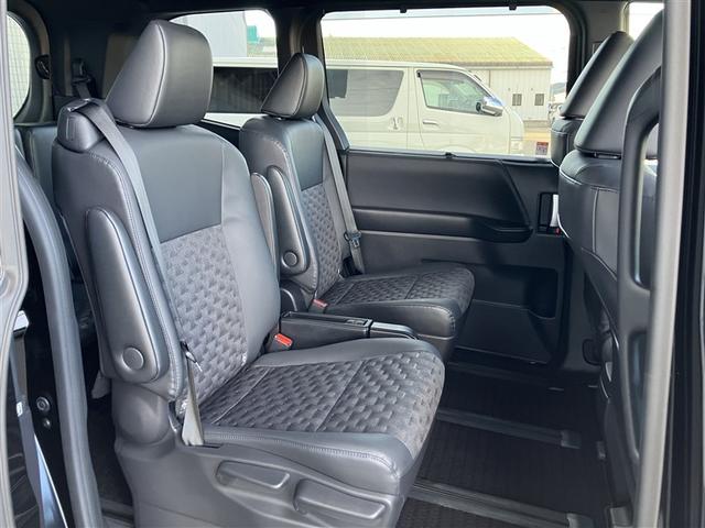 ヴォクシー ハイブリッドS-Z フルセグ メモリーナビ DVD再生 バックカメラ 衝突被害軽減システム ETC 両側電動スライド LEDヘッドランプ 乗車定員7人 3列シート ワンオーナー(12枚目)