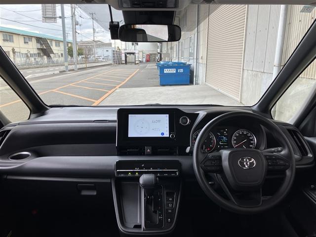 ノア Ｘ　クルマイスシヨウ　タイプ２　福祉車両　メモリーナビ　バックカメラ　衝突被害軽減システム　ドラレコ　両側電動スライド　ＬＥＤヘッドランプ　ウオークスルー　乗車定員７人　３列シート　ワンオーナー（6枚目）