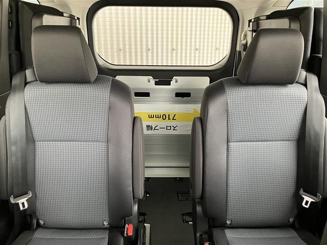 ノア Ｘ　クルマイスシヨウ　タイプ２　福祉車両　メモリーナビ　バックカメラ　衝突被害軽減システム　ドラレコ　両側電動スライド　ＬＥＤヘッドランプ　ウオークスルー　乗車定員７人　３列シート　ワンオーナー（14枚目）