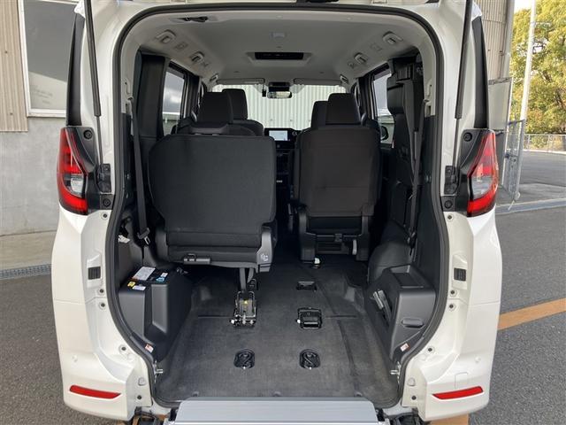 ノア Ｘ　クルマイスシヨウ　タイプ２　福祉車両　メモリーナビ　バックカメラ　衝突被害軽減システム　ドラレコ　両側電動スライド　ＬＥＤヘッドランプ　ウオークスルー　乗車定員７人　３列シート　ワンオーナー（18枚目）