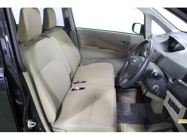 運転席から手の届く位置によく使うものが機能的に配置されています。