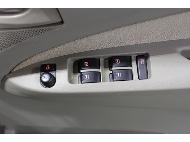 運転席のスイッチの窓で開閉ができます！