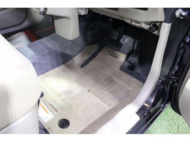 足元も広々しています。