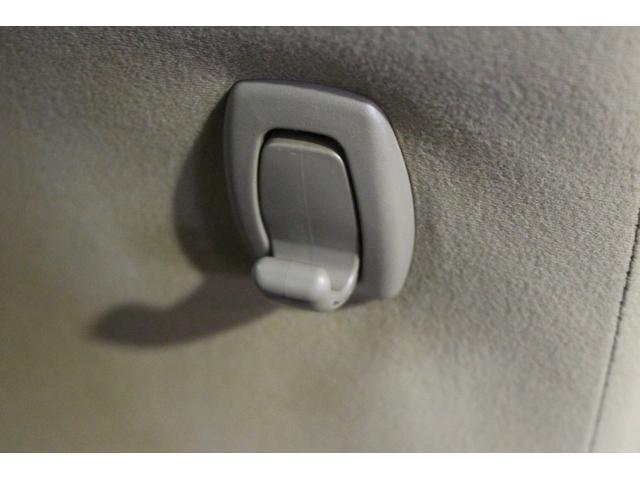 助手席の後ろにもフックが付いています。