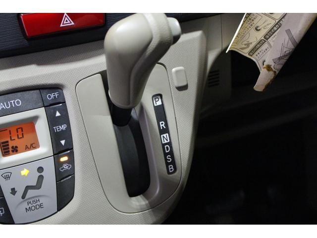 パネルシフトのため足元の空間が広いです。