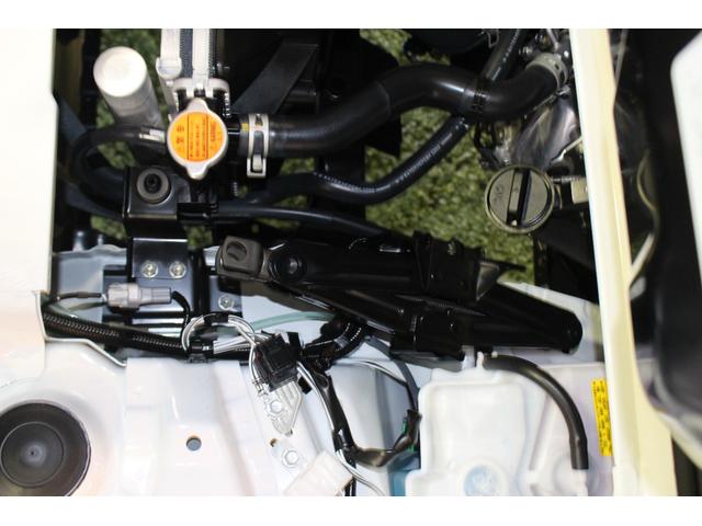 スタンダード　ＡＭ・ＦＭチューナー　マニュアルエアコン　コーナーセンサー　横滑り防止装置　板キー　ハロゲンヘッドライト　アイドリングストップ　衝突回避支援ブレーキ(5枚目)