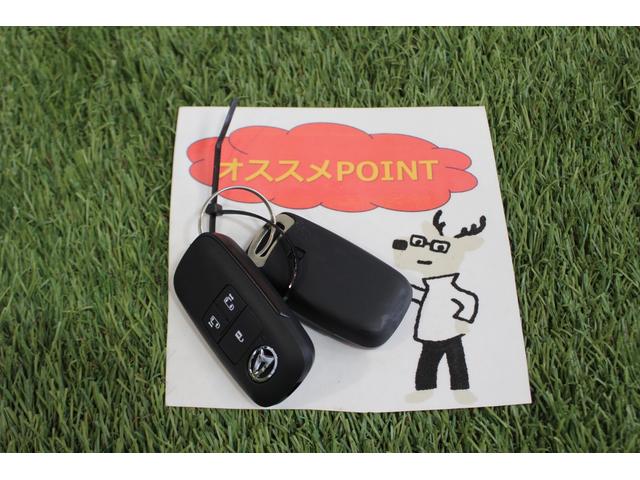 キーフリーシステムになっています。電子キーを携帯しているだけ、それだけでドアのロック開閉からエンジンの始動までできちゃいます♪
