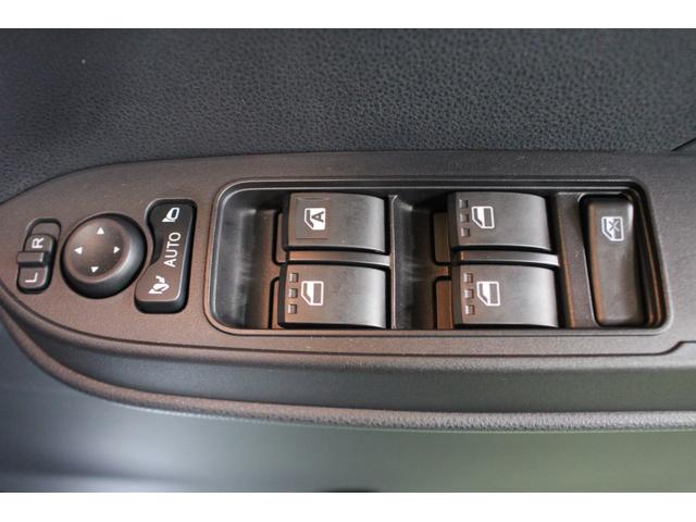 運転席のスイッチの窓で開閉ができます！