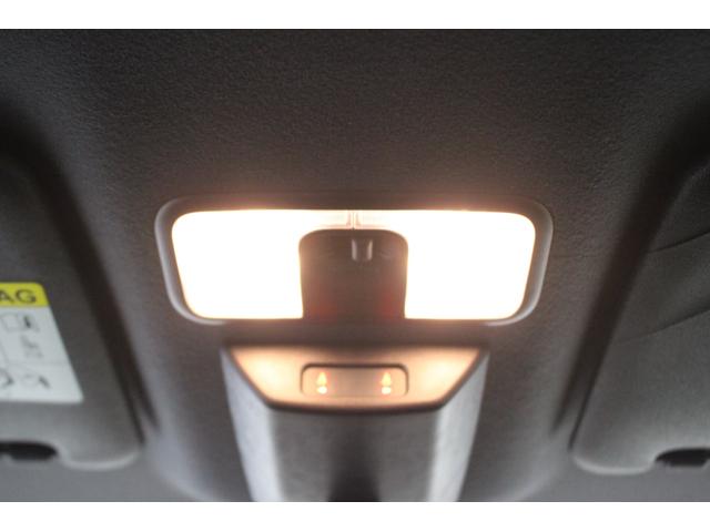 大きなルームランプが付いています♪