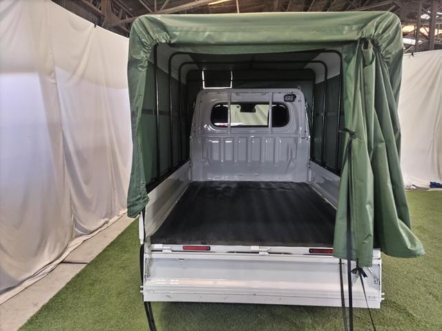 リヤゲートを下すと荷物が載せやすいですよ。