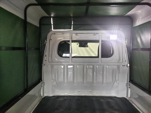 荷台にも照明が付いています。