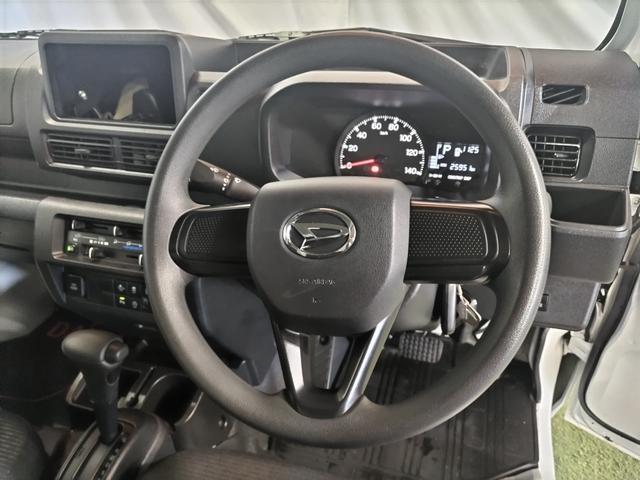 シンプルなインパネデザインで居心地の良い内装です♪