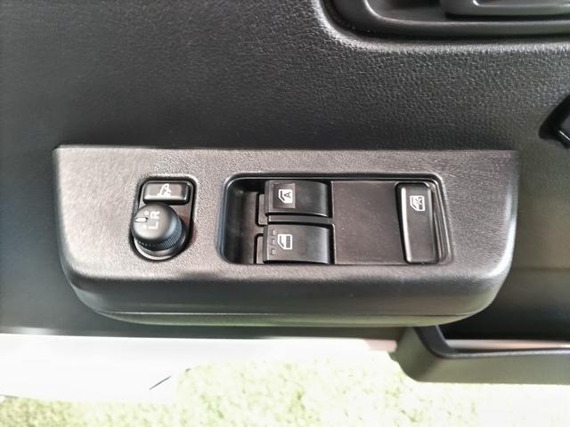 運転席のスイッチの窓で開閉ができます！