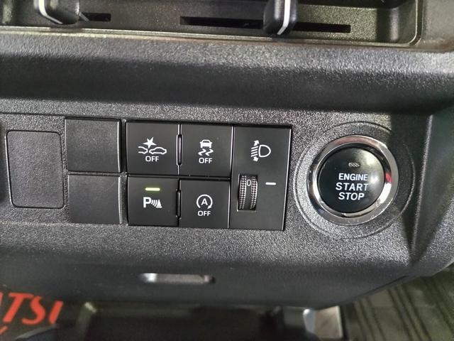 運転席のスイッチでエンジンの始動ができます。