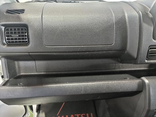 実用的な収納が、車内の各所にあります。