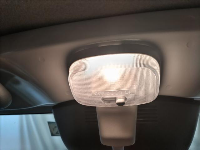 大きなルームランプが付いています♪