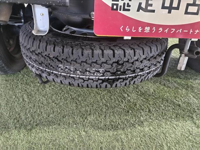 スペアタイヤが付いています。
