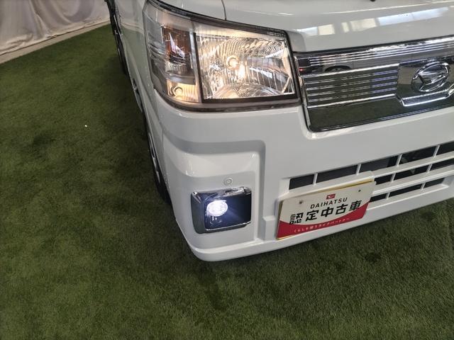 ハロゲンヘッドライトで夜道も照らしてくれます。