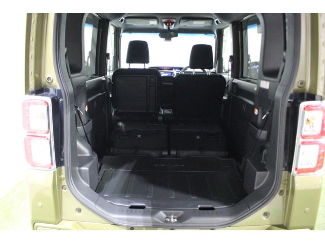 後部座席をフラットにするとさらに大きな荷物も積めちゃいます。