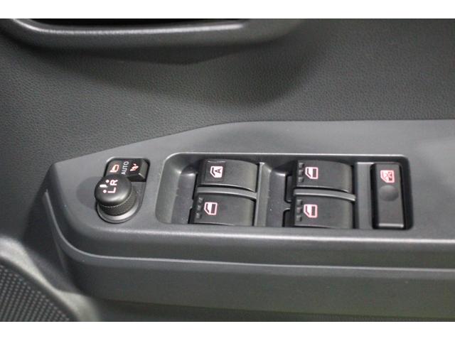 運転席のスイッチの窓で開閉ができます！