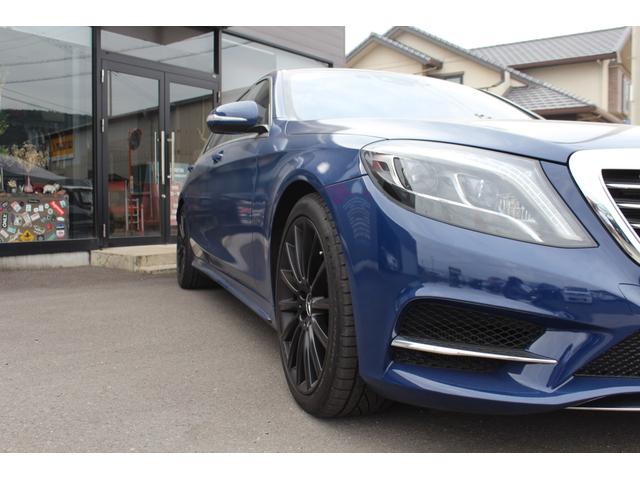 Ｓクラス Ｓ５５０ロング　ＡＭＧスポーツパッケージ◎左ハンドル◎ブルーラッピング（シルバー）◎ＡＭＧ２０インチブラック塗装アルミホイール◎パノラミックツインルーフ◎ブラックレザーシート◎禁煙車◎点検記録簿あり◎ユーザー買取車（9枚目）