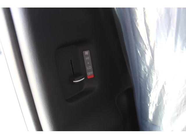 ハイエースバン ロングスーパーGL ダークプライムS 2800ディーゼル■メーカーOP:パノラミックビューモニター:デジタルインナーミラー■運転席・助手席エアバック■LEDヘッドライト■両側パワースライドドア■リヤクーラー&リヤヒーター■登録済未使用車(23枚目)