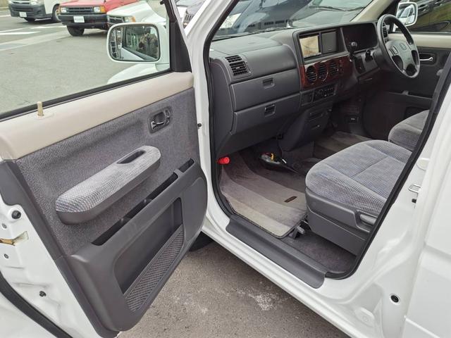 ステップワゴン キャンピングカー ウォークスルー フルフラット テレビ テーブル バックカメラ 3列シート ETC 4WD キーレスエントリー(44枚目)