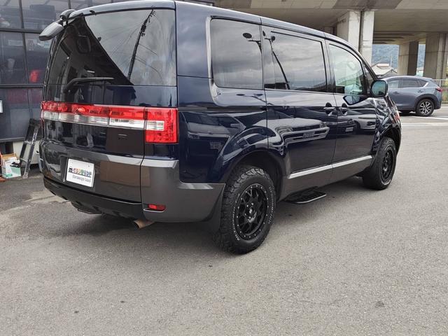 デリカD:5 G パワーパッケージ バックカメラ 後席モニタ スマートキー ETC 両側電動スライドドア オートクルーズコントロール レーンアシスト HID 寒冷地仕様 3列シート ナビ テレビ CD DVD ウォークスルー(9枚目)