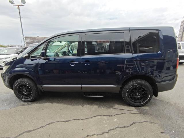 デリカD:5 G パワーパッケージ バックカメラ 後席モニタ スマートキー ETC 両側電動スライドドア オートクルーズコントロール レーンアシスト HID 寒冷地仕様 3列シート ナビ テレビ CD DVD ウォークスルー(12枚目)