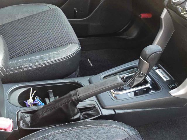 必ず使用するシフトレバー。確りと確認したいですね。