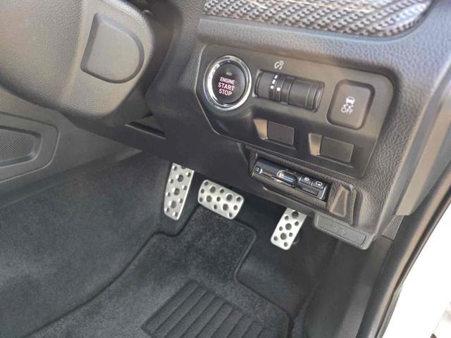 プッシュエンジンスタートシステム、エンジン始動・停止をワンタッチで行うことができます。