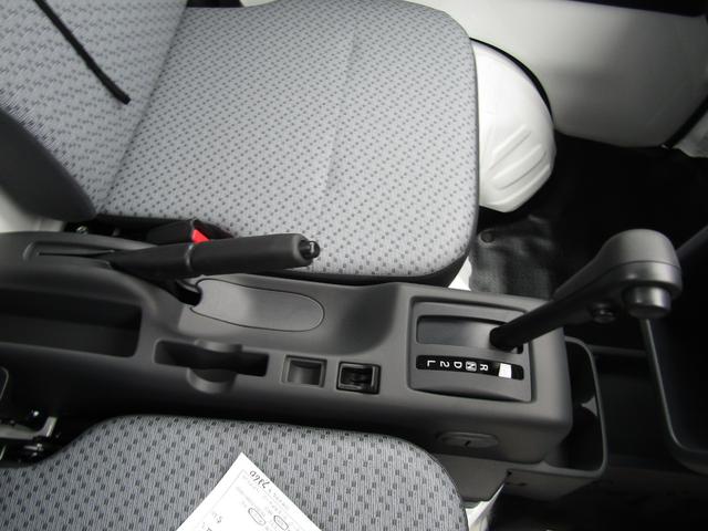 キャリイトラック KCエアコン・パワステ 届出済未使用車 スズキセーフティサポート非装着車 3方開 2WD 4AT キ-レス エアコン パワステ パワ-ウィンドウ 集中ドアロック 両席エアバッグ ABS 衝突安全ボディ(10枚目)