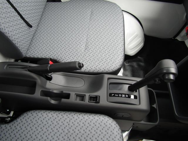 キャリイトラック KCエアコン・パワステ 届出済未使用車 スズキセーフティサポート非装着車 3方開 2WD 4AT キ-レス エアコン パワステ パワ-ウィンドウ 集中ドアロック 両席エアバッグ ABS 衝突安全ボディ(11枚目)
